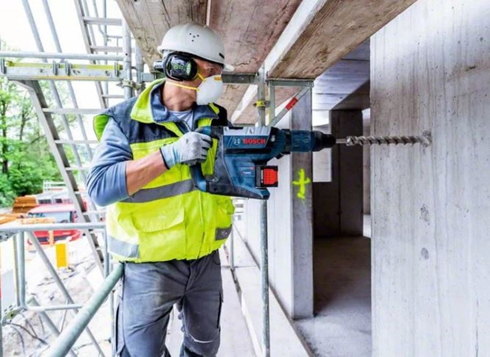 Bosch GBH 18V-45 C Accu boorhamer C&G in Koffer met 2x 12,0Ah accu's - 0611913002