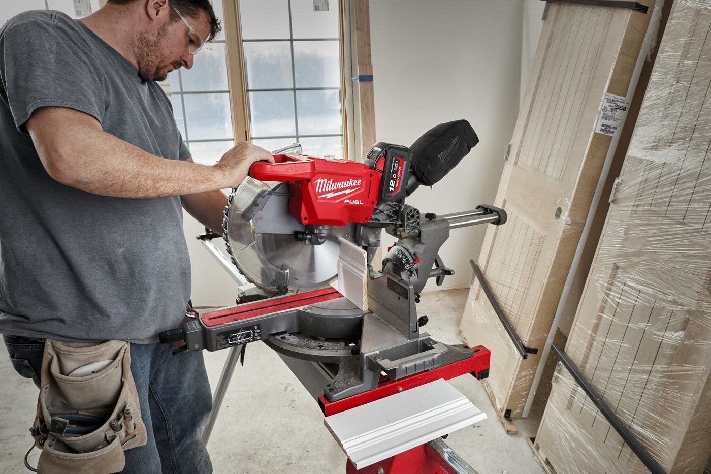 Milwaukee M18 FMS305-121 Afkortzaagmachine 18V (accu afkortzaag)